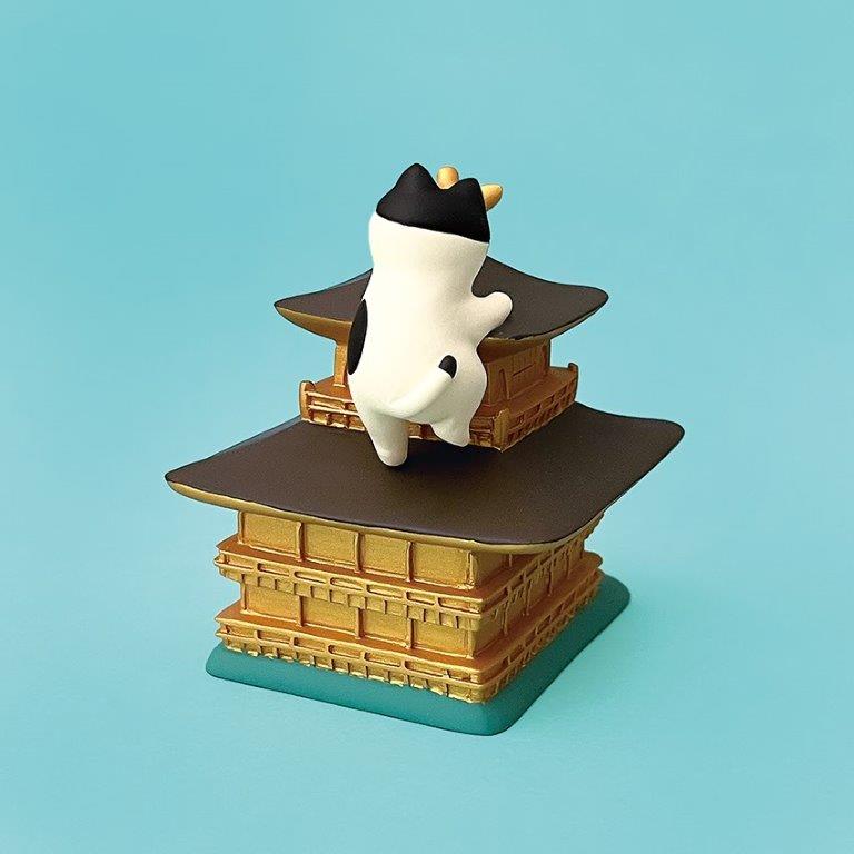 Concombre Kyoto Golden Pavilion Climbing Cat Figurine — product image 2