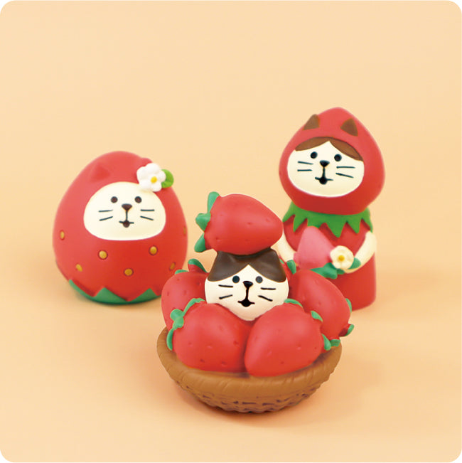 Concombre Strawberry Cake Fair Peekaboo Strawberry Cat Figurine — product image 4