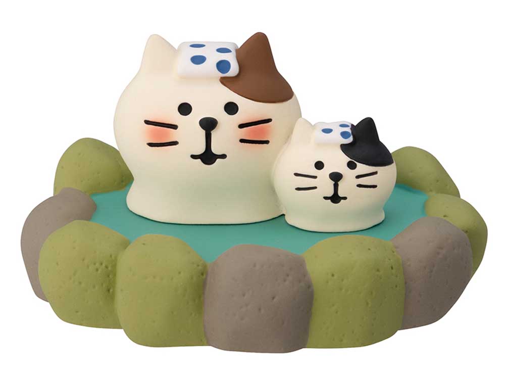 Concombre Tabineko Hot Spring Parent and Kitten Figurine