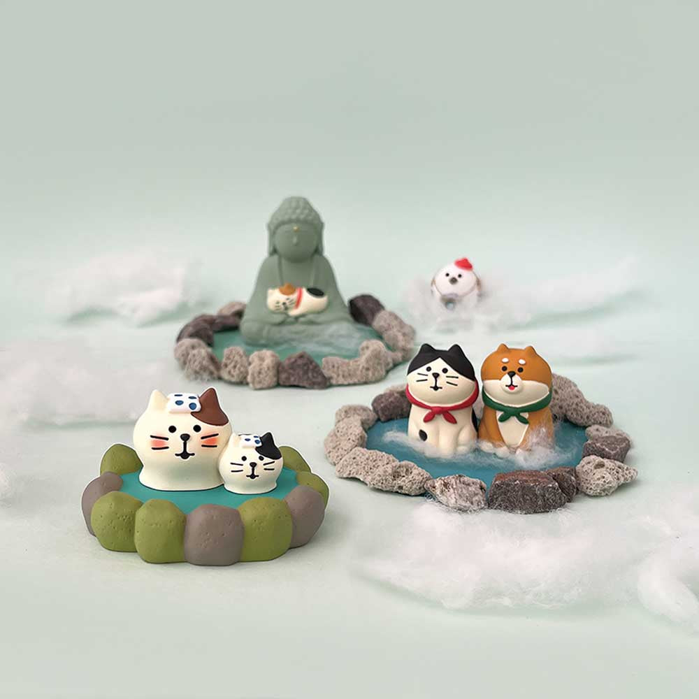 Concombre Tabineko Hot Spring Parent and Kitten Figurine — product image 2