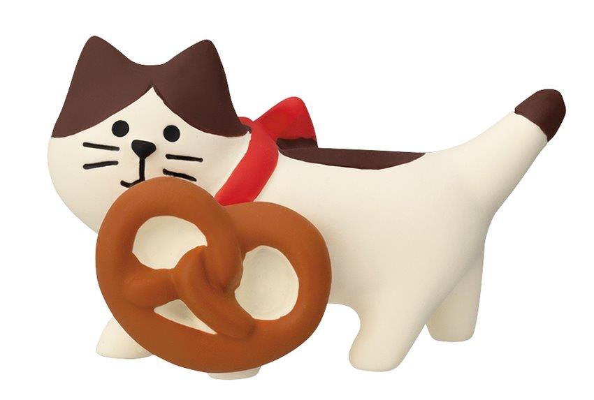 Concombre Yamaneko Bakery Bread-Carrying Kitten Figurine, Pretzel